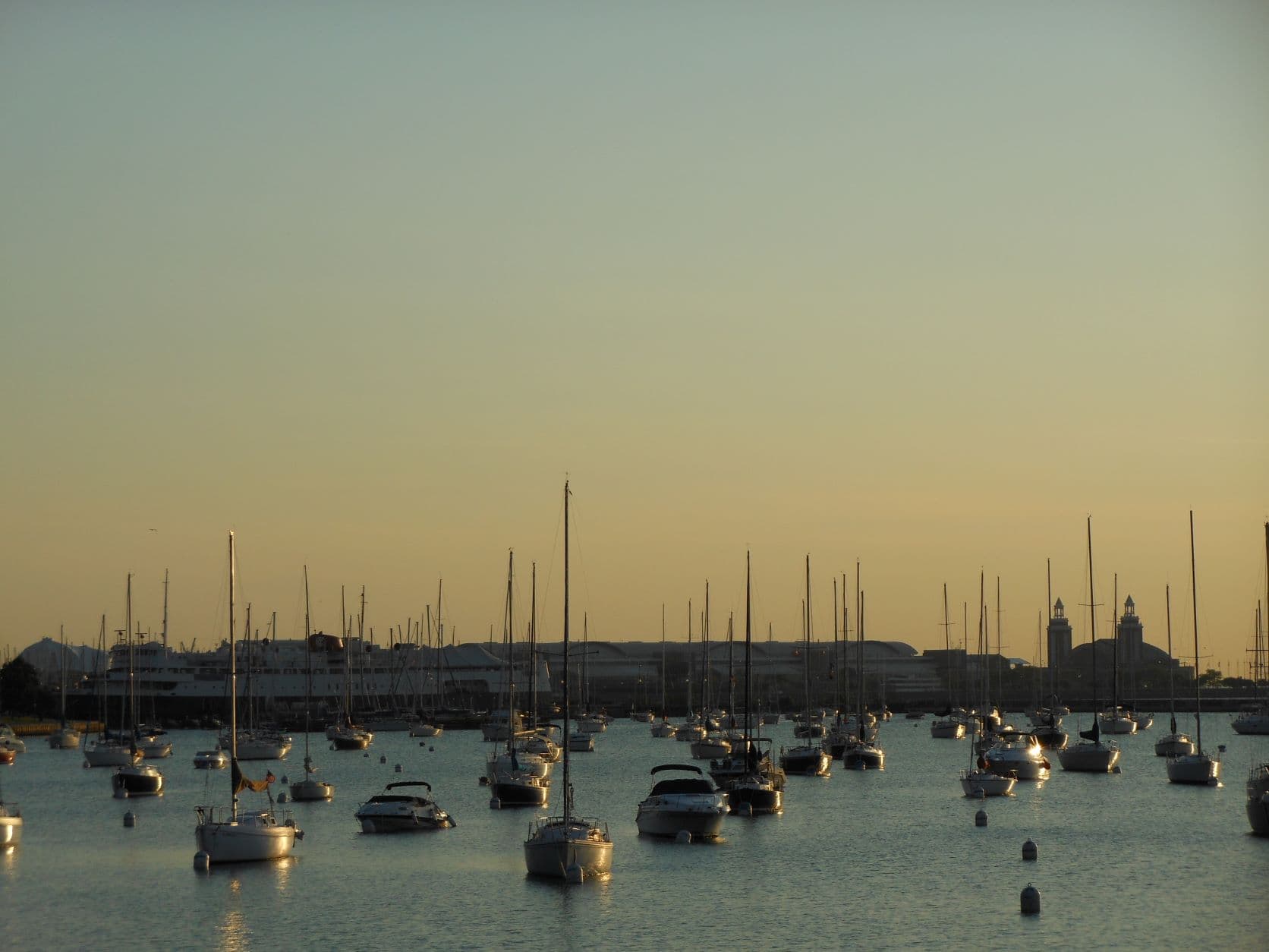 Lake Michigan marina north of Chicago, IL