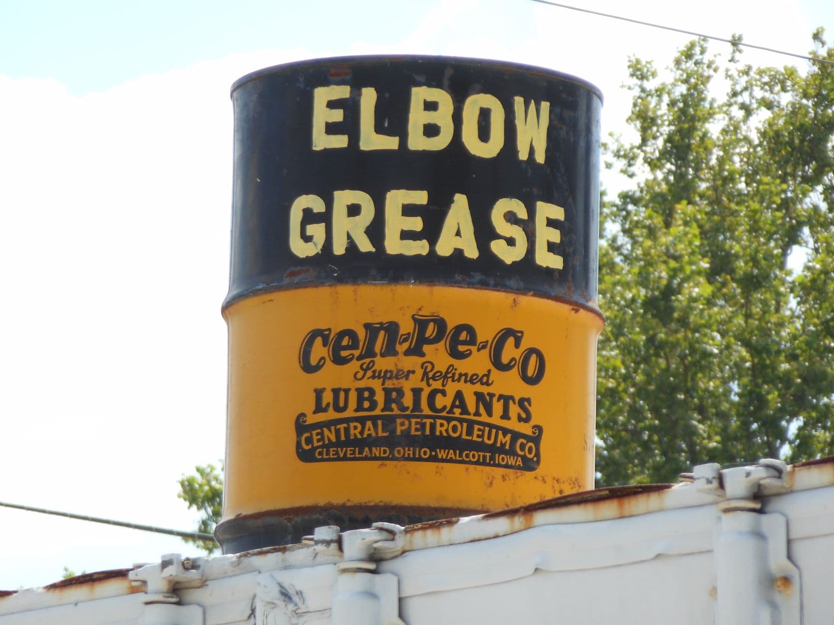 Brown and yellow steel drum of Elbow Grease