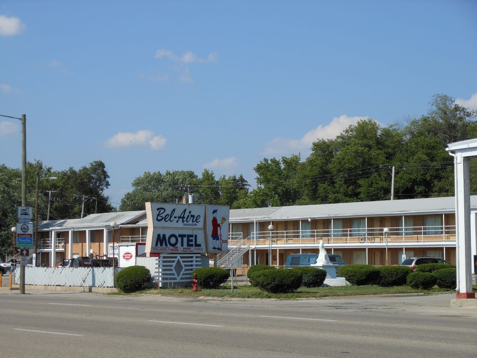 Bel-Aire Manor Motel