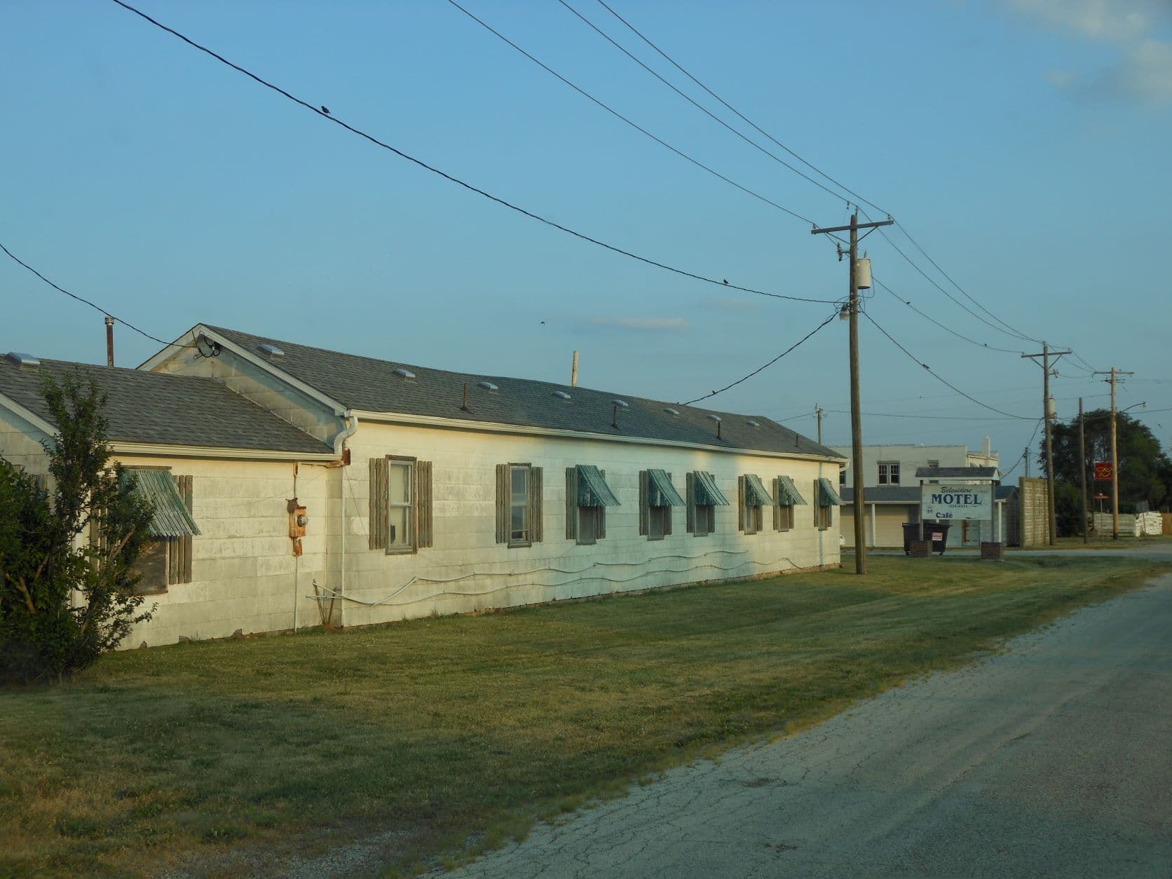 Belvidere Motel - Windows