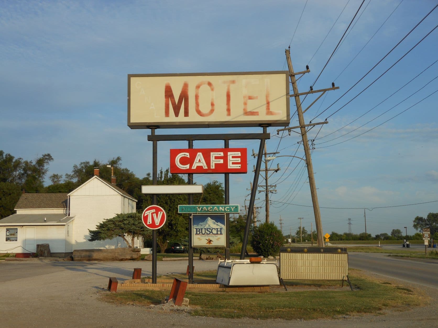 Chain of Rocks - Motel