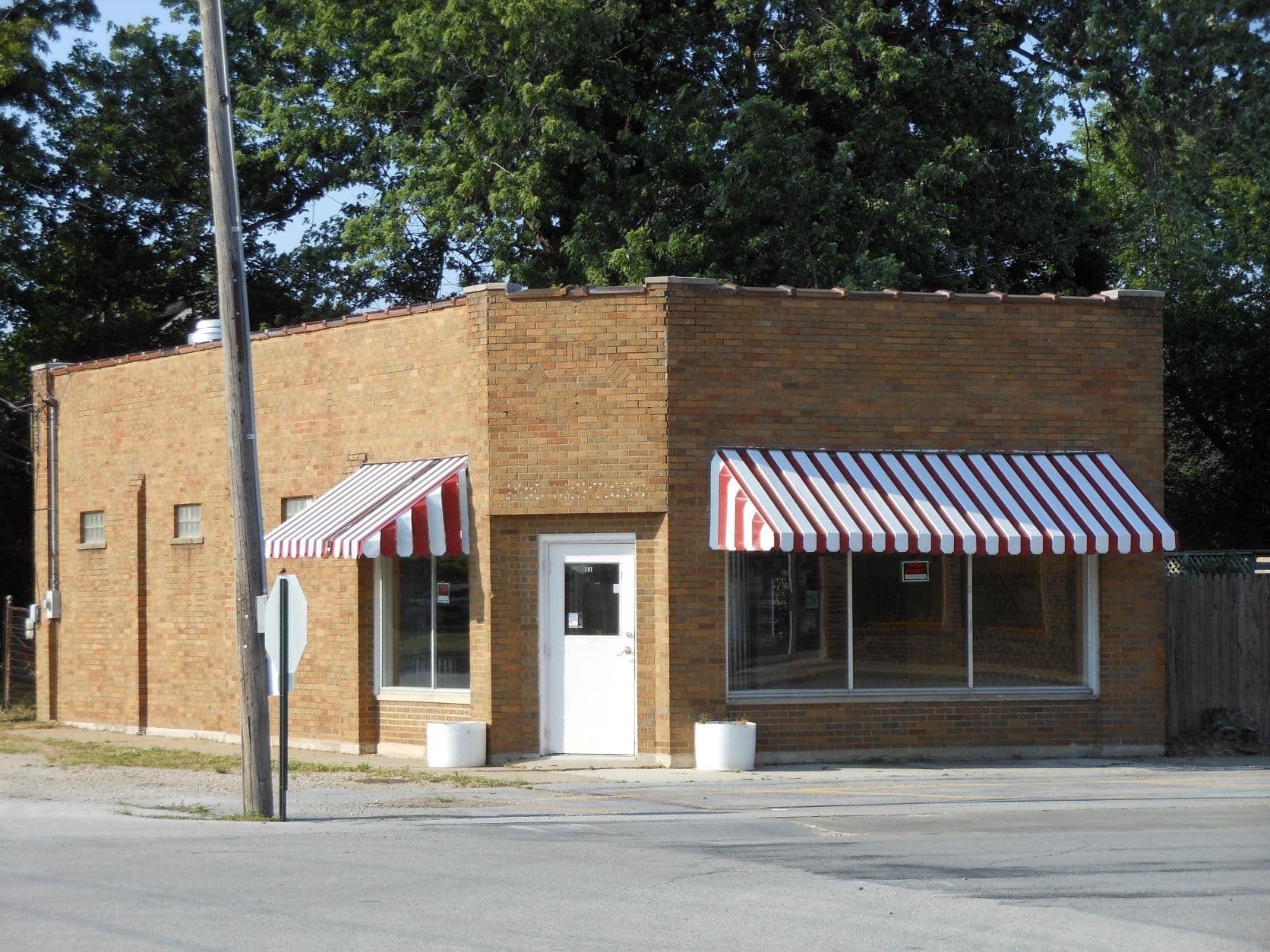 Lebanon, MO - Closed building