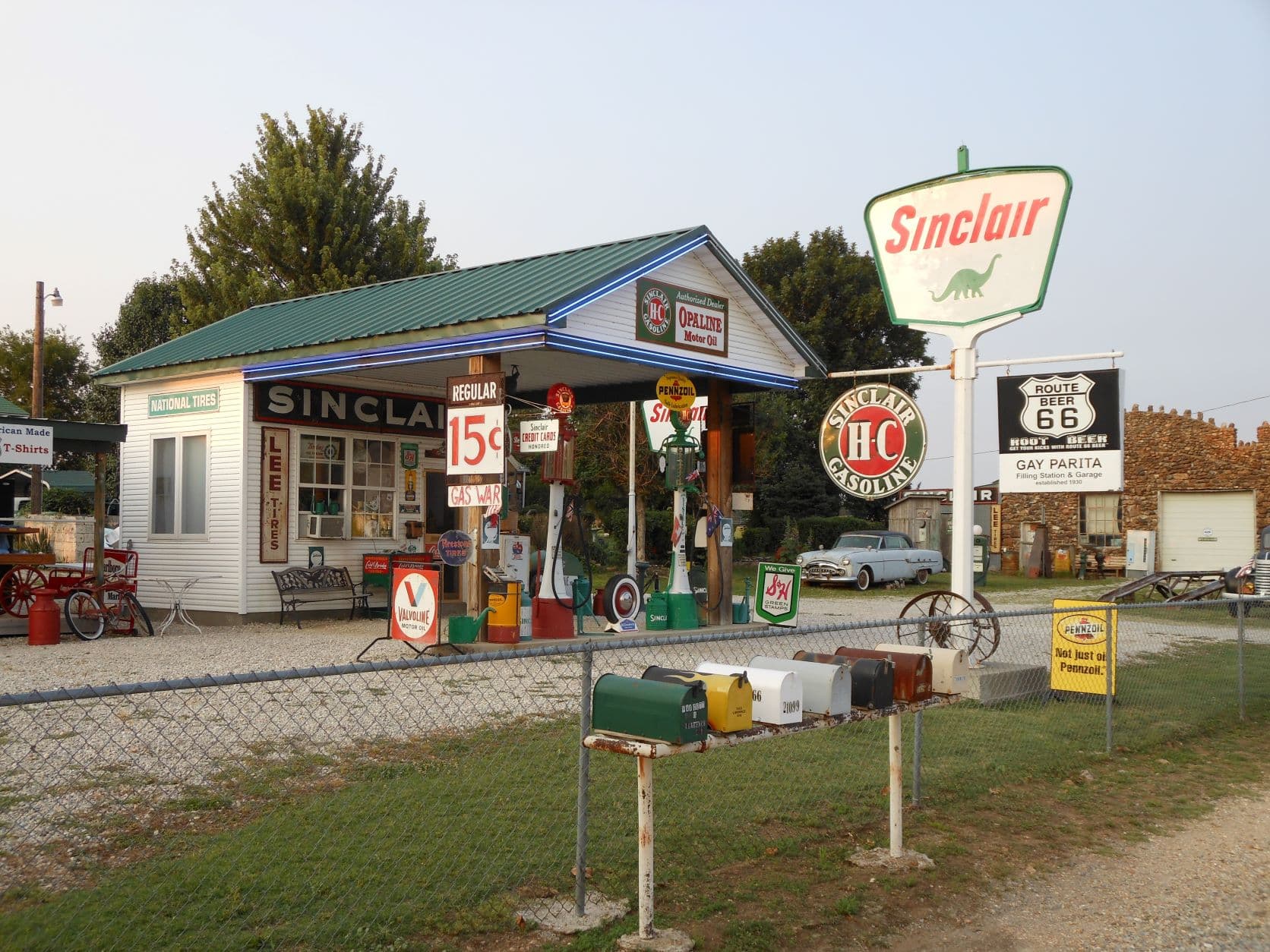 Paris Springs, MO - Gay Parita Sinclair Station