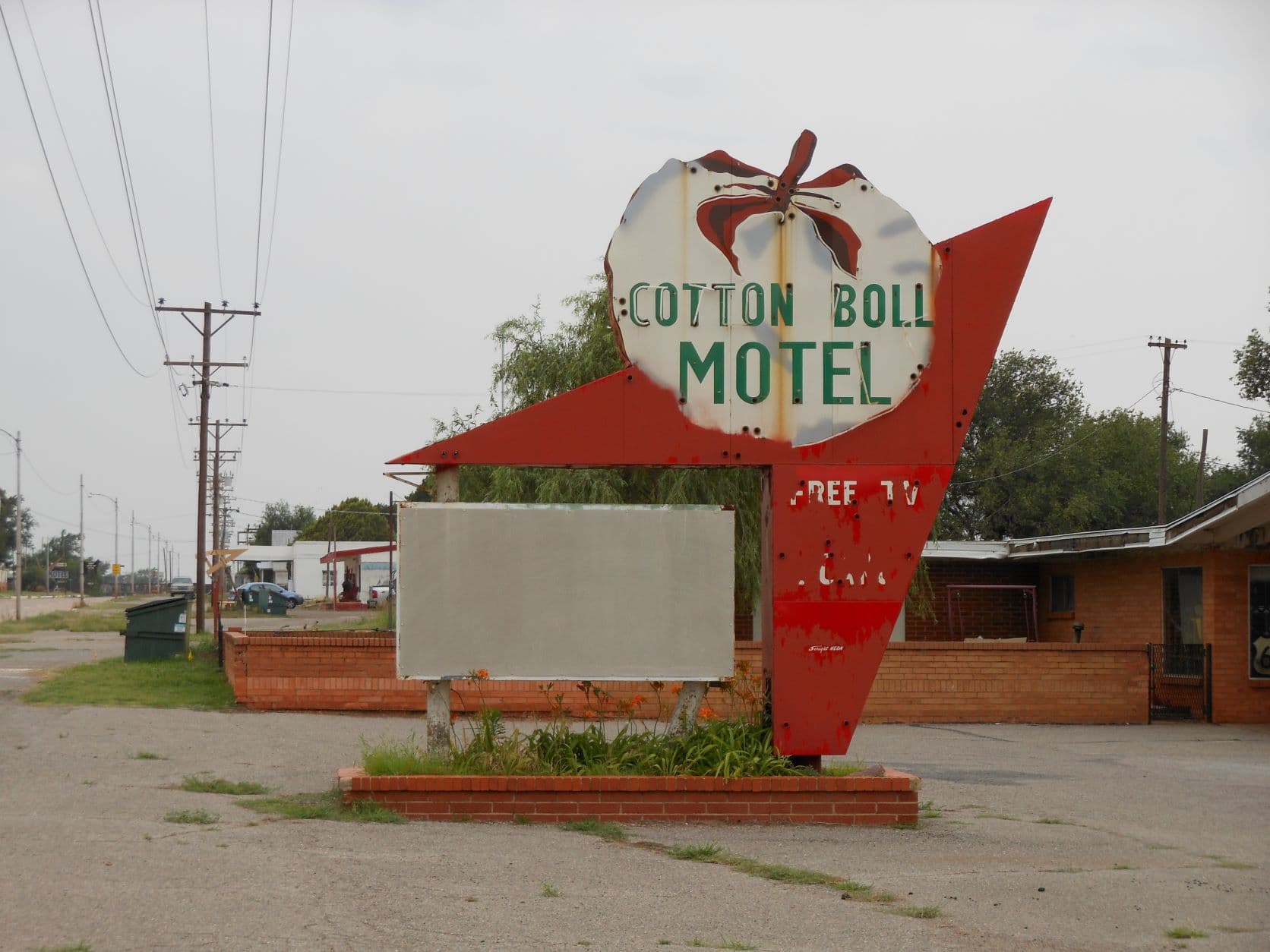 Cotton Bowl Motel - (closed) - Is now used as a residence.