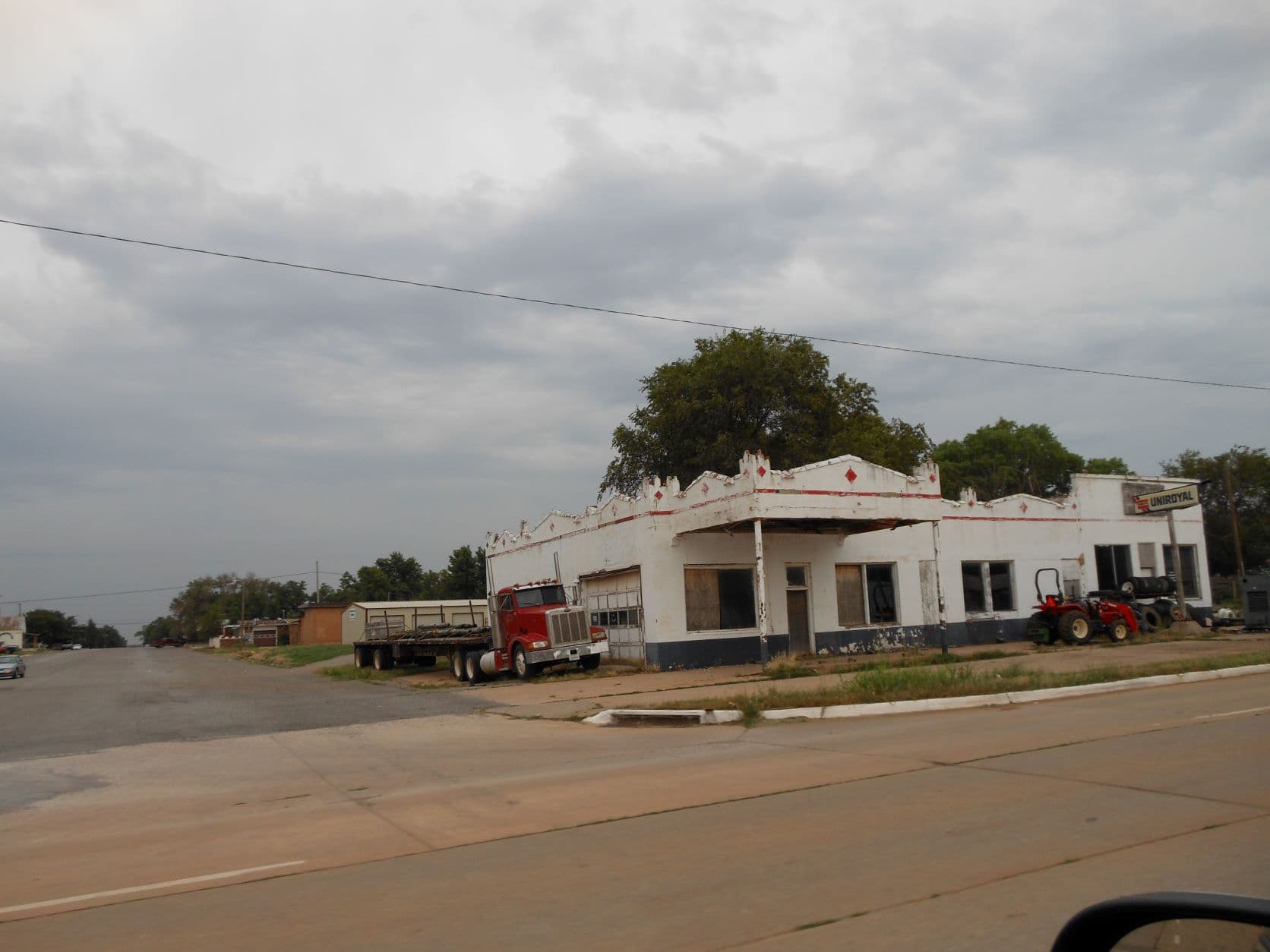 Former gas station now used as a mechanic shop - drive-by photo