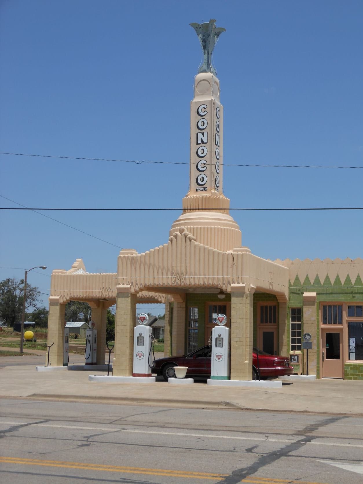 Shamrock, TX - Tower Service Station and U-Drop Inn