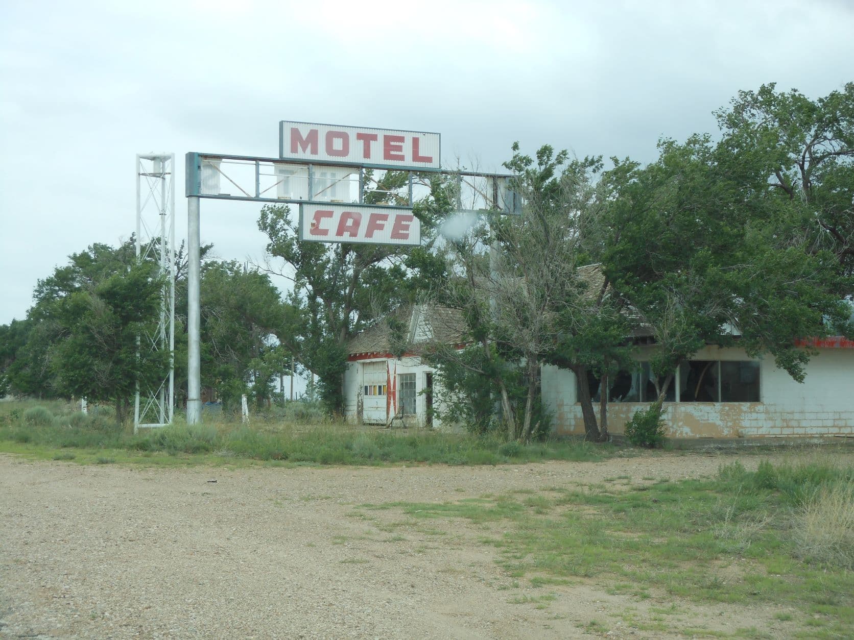 Abandoned motel - Glenrio, TX