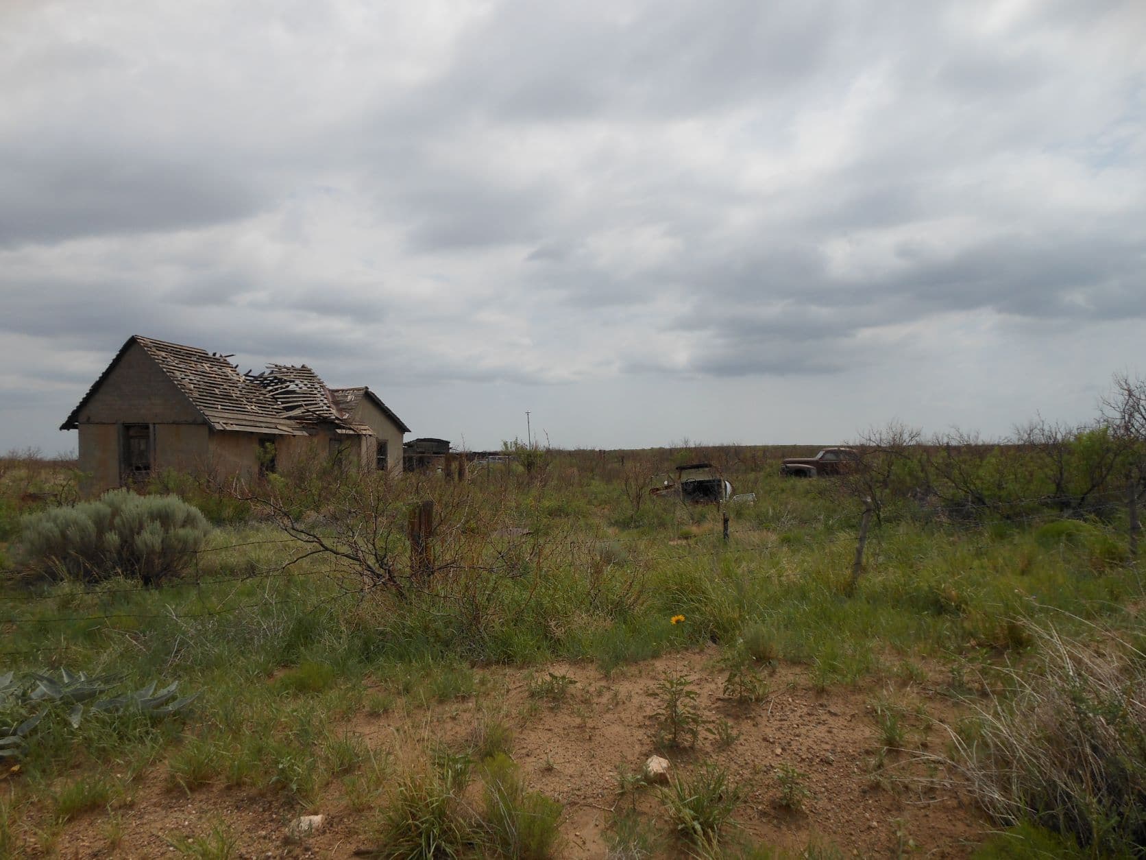 Abandoned home with car - Endee, NM