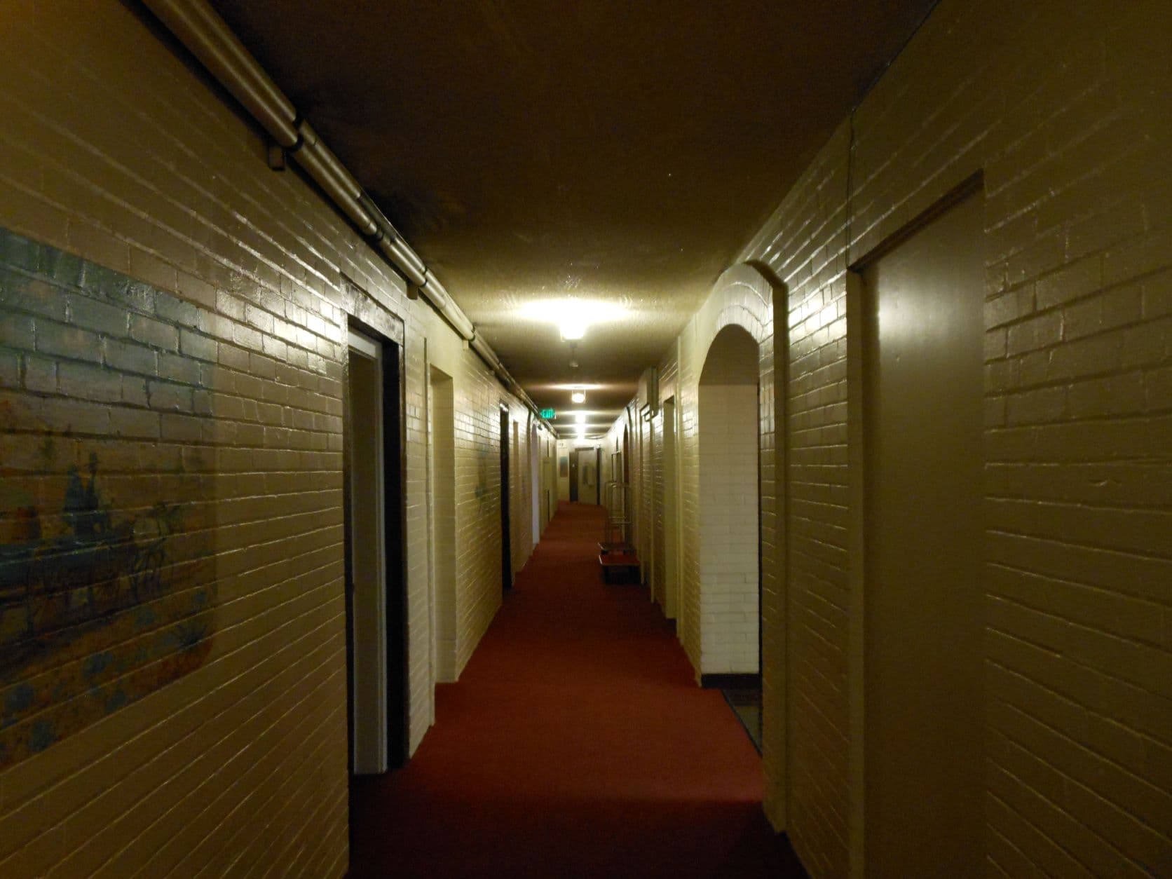 Long hallway - Hotel El Rancho