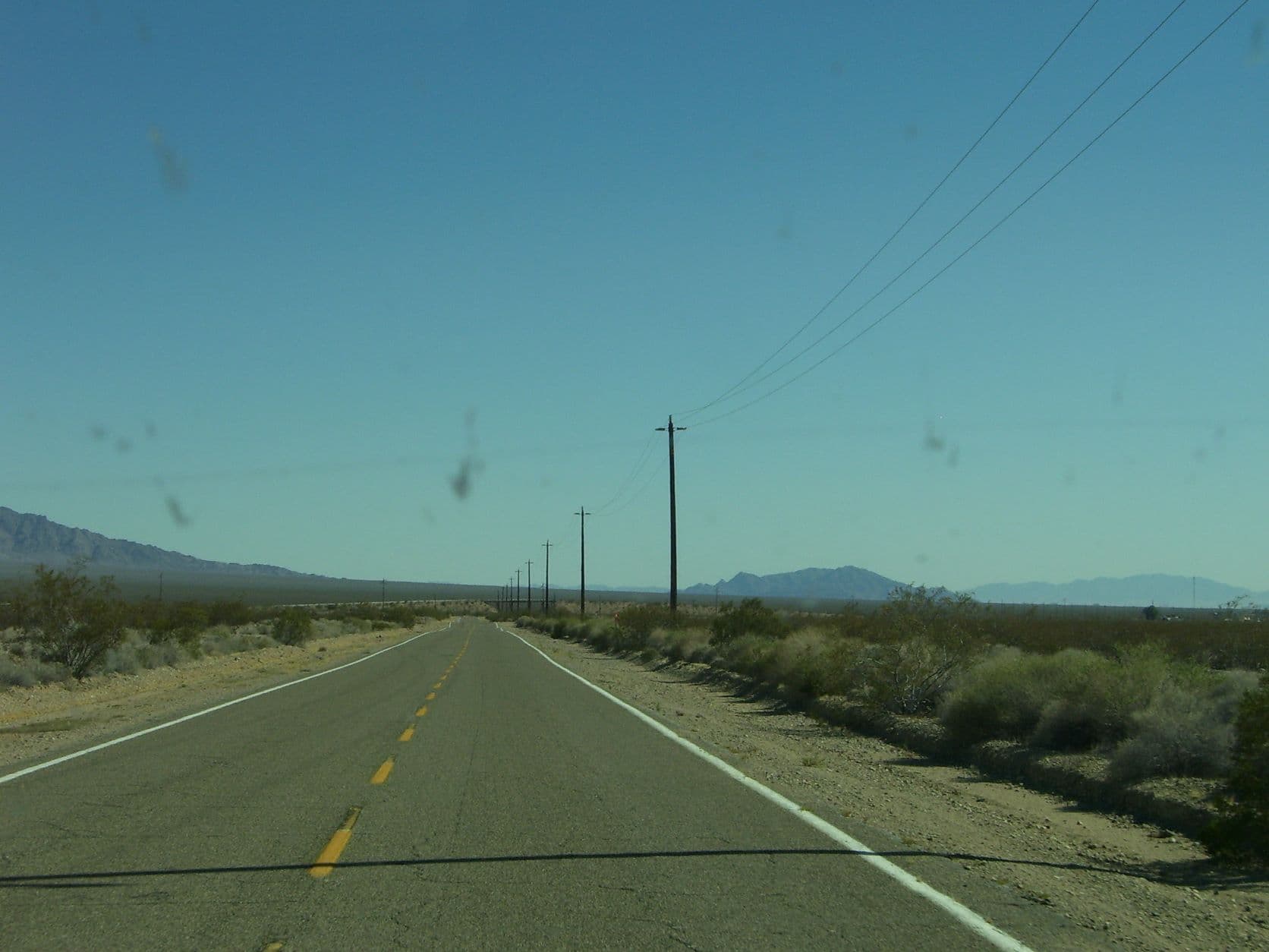 Desert highway - Road to Amboy, CA