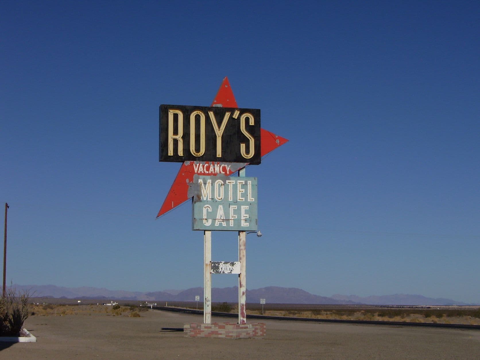 Roy's Motel-Cafe - Amboy, CA (Now restored!)
